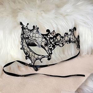 Kayso Metal Rhinestone Half Mask Mardi Grais